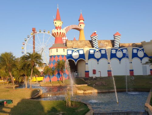 Hopi Hari está aberto